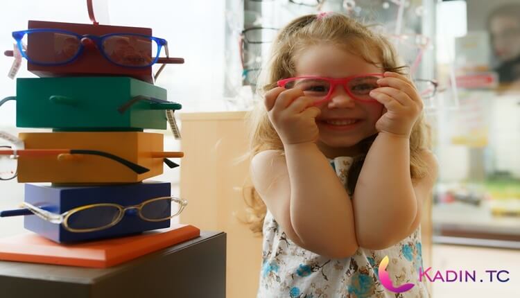 Küçük Çocuklar Gözlük Takmaya Nasıl Alıştırılır?